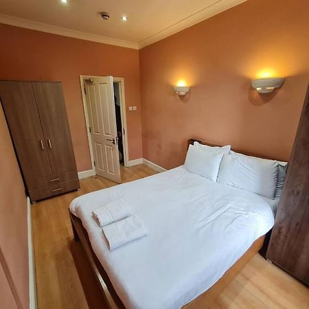 Cute One Bedroom Apartment Лондон Екстериор снимка