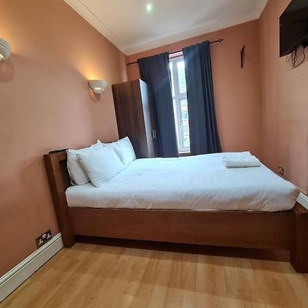 Cute One Bedroom Apartment Лондон Екстериор снимка
