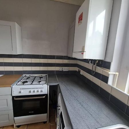 Cute One Bedroom Apartment Лондон Екстериор снимка