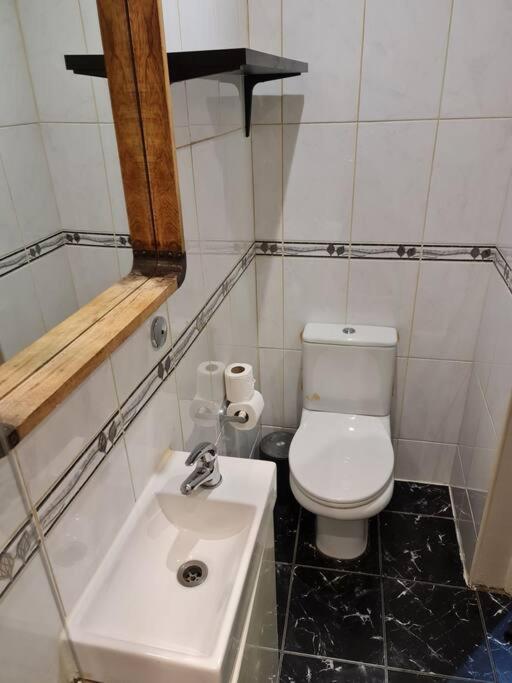 Cute One Bedroom Apartment Лондон Екстериор снимка