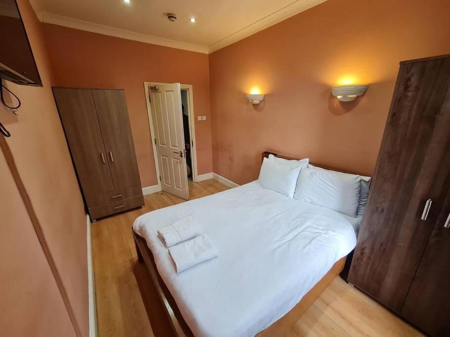 Cute One Bedroom Apartment Лондон Екстериор снимка