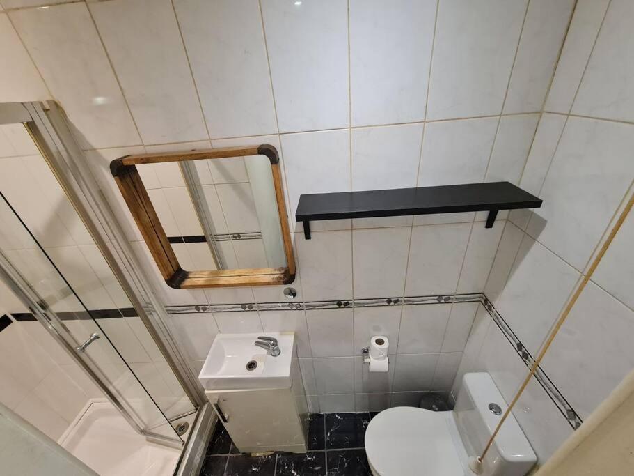 Cute One Bedroom Apartment Лондон Екстериор снимка